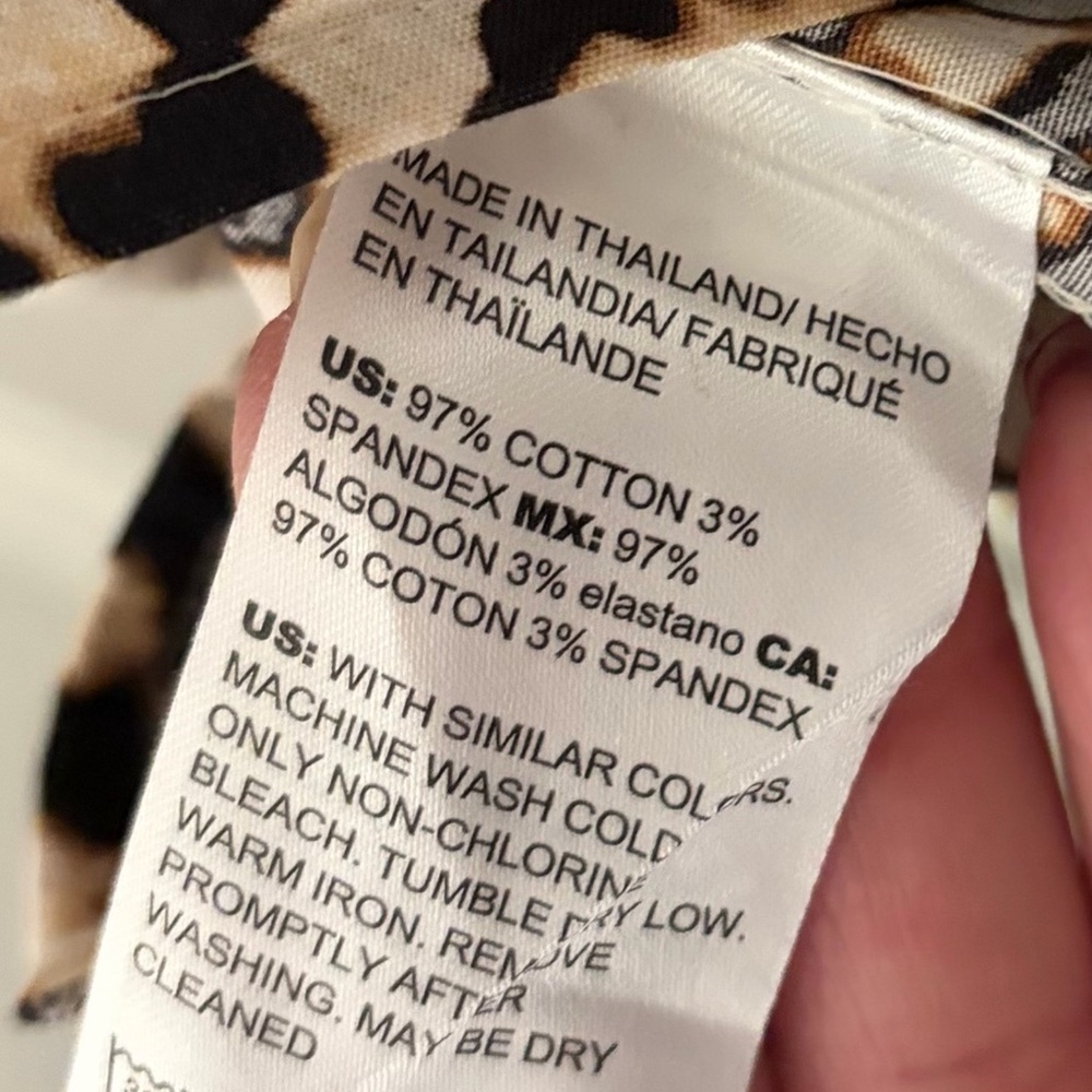 Chico's nwt non iron Leopard Print Button-Up Top - Picture 4 of 4